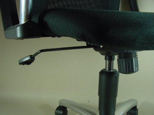 Nicht jeder höhenverstellbare Stuhl erfüllt die Anforderungen an einen Bürostuhl.